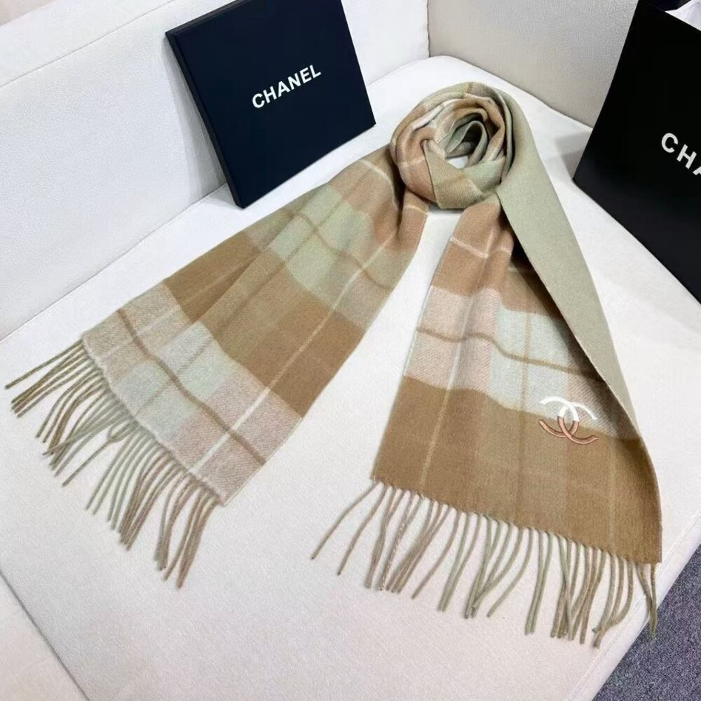 Sophisticated Chanel Beige Plaid Wrap - Picture 1 of 6